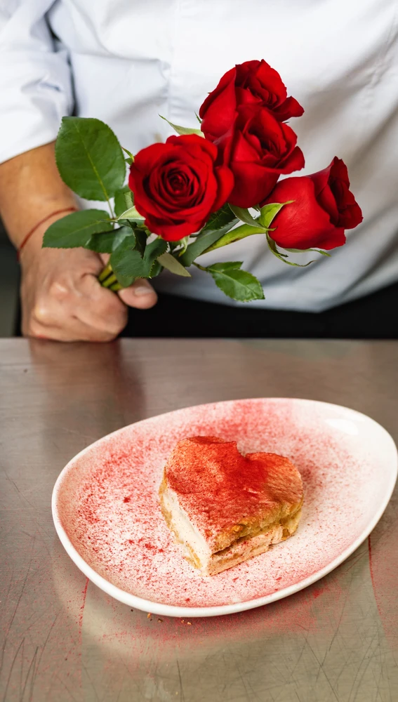 Tiramisú casero en forma de cuore Tiramisú casero en forma de cuore