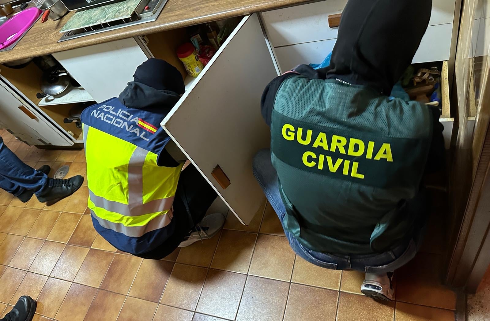 Macrooperación contra el tráfico de drogas y la corrupción policial en Ceuta Macrooperación contra el tráfico de drogas y la corrupción policial en Ceuta