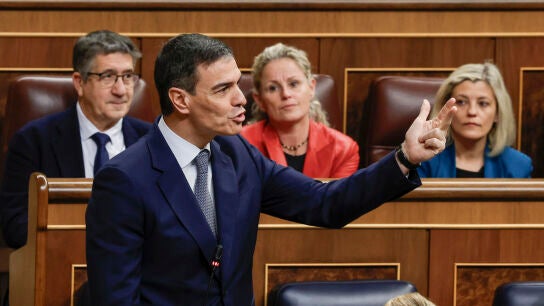 La respuesta de Pedro S&aacute;nchez a la tributaci&oacute;n del salario m&iacute;nimo: "El PP congel&oacute; el SMI para que no tuviera retenci&oacute;n"