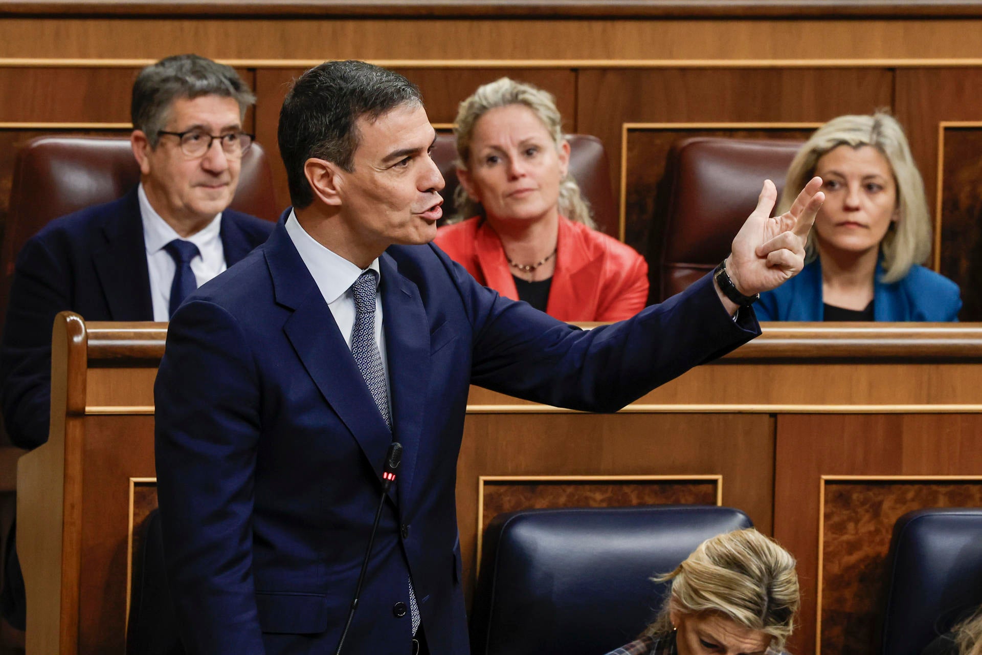 La respuesta de Pedro Sánchez a la tributación del salario mínimo: "El PP congeló el SMI para que no tuviera retención" La respuesta de Pedro Sánchez a la tributación del salario mínimo: "El PP congeló el SMI para que no tuviera retención"