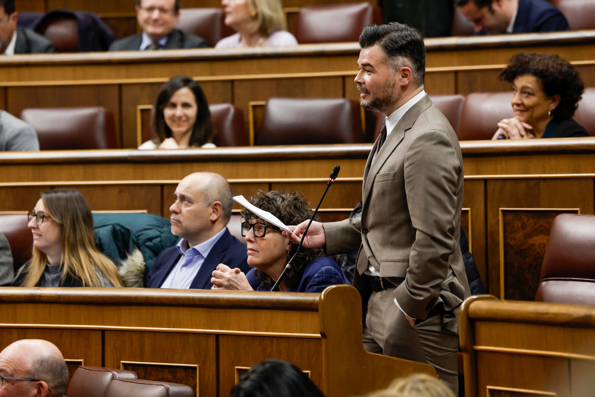 Rufián estalla contra Carlos Mazón: "Es un inútil, un mentiroso y un zombie político" Rufián estalla contra Carlos Mazón: "Es un inútil, un mentiroso y un zombie político"