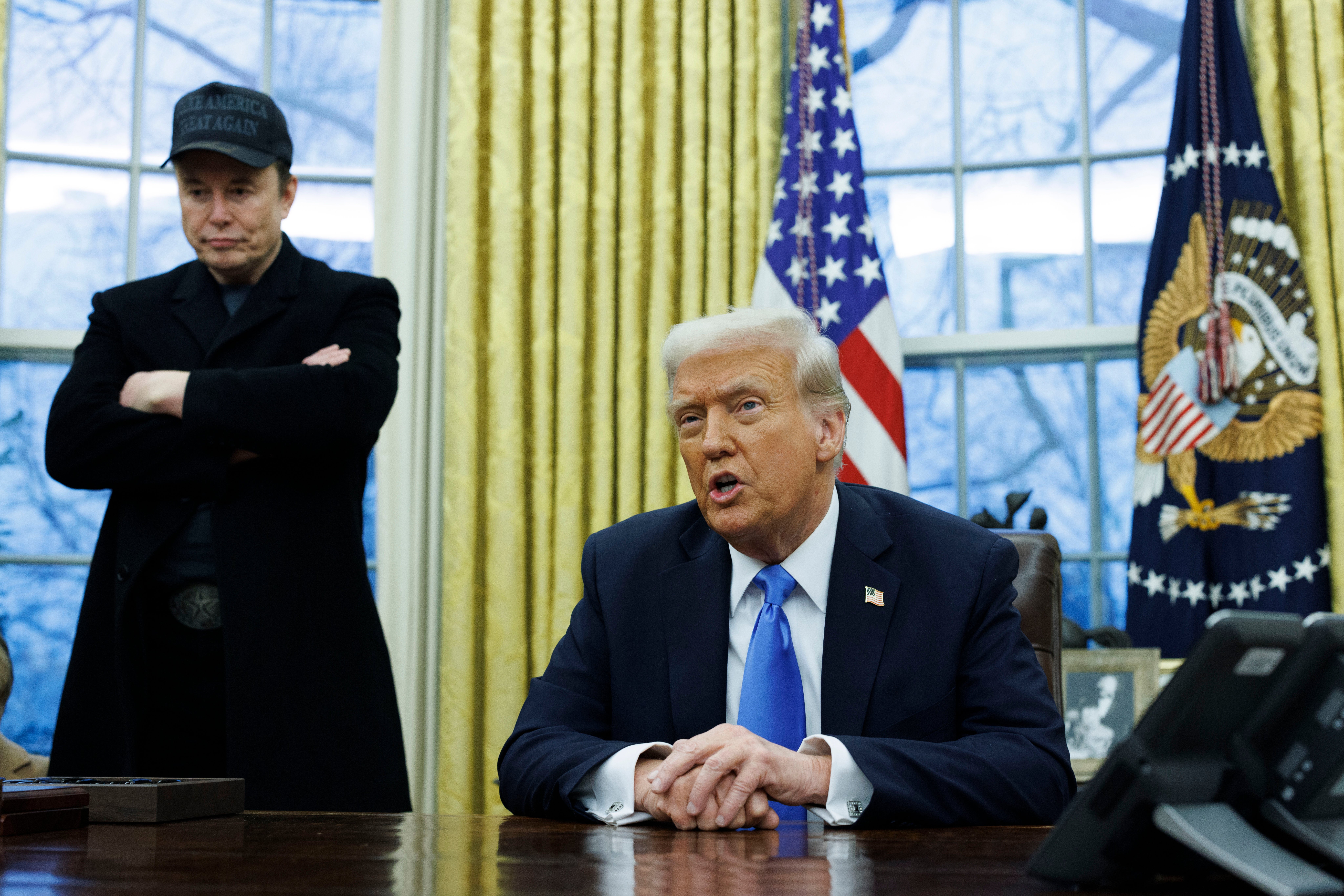 Trump firma un decreto para reducir el tamaño de la Administración y darle más poder a Musk Trump firma un decreto para reducir el tamaño de la Administración y darle más poder a Musk