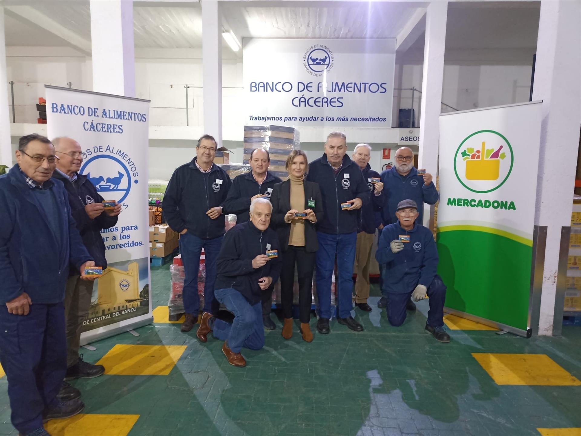 Mercadona entrega más de 3.000 kilos de productos al Banco de Alimentos de Cáceres gracias a la 'Gran Recogida' Mercadona entrega más de 3.000 kilos de productos al Banco de Alimentos de Cáceres gracias a la 'Gran Recogida'