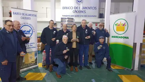 Mercadona entrega más de 3.000 kilos de productos al Banco de Alimentos de Cáceres gracias a la 'Gran Recogida' Mercadona entrega más de 3.000 kilos de productos al Banco de Alimentos de Cáceres gracias a la 'Gran Recogida'
