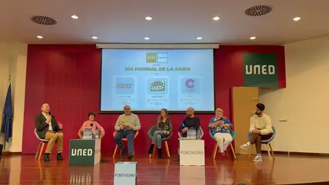 Celebramos o Día Mundial da Radio desde a UNED Pontevedra cun programa especial en compañía doutras dúas emisoras da provincia. Auditorio de la UNED Pontevedra