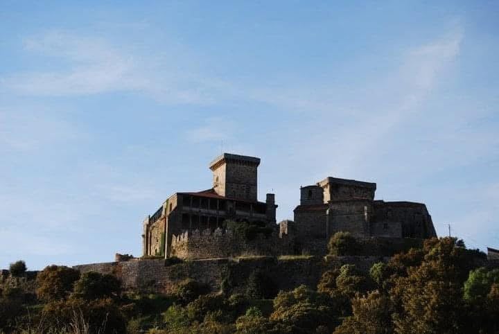 Avanzan a bo ritmo as obras do Castelo de Monterrei Avanzan a bo ritmo as obras do Castelo de Monterrei