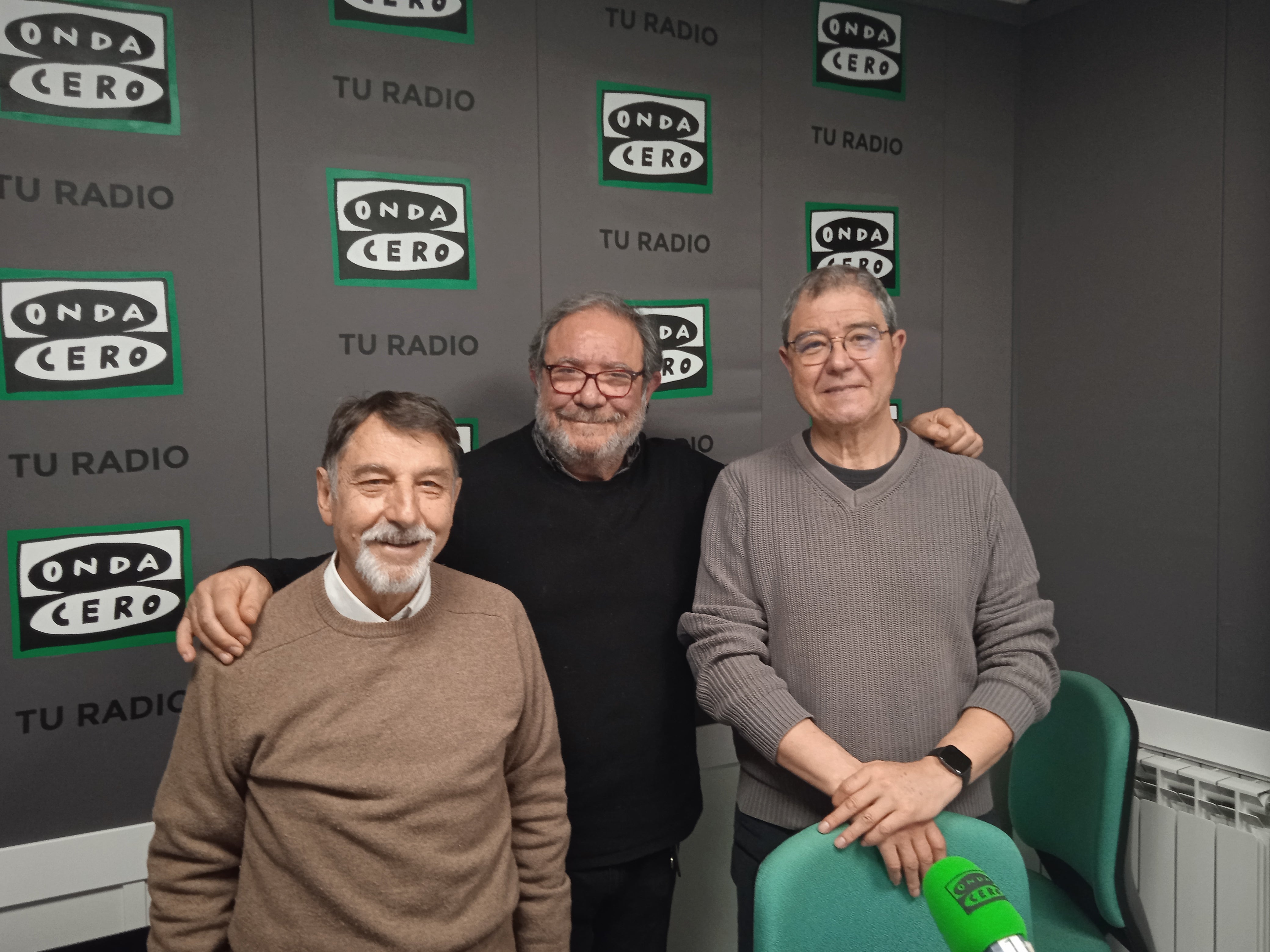 Ensalada ilustrada y recuerdos de radio Ensalada ilustrada y recuerdos de radio