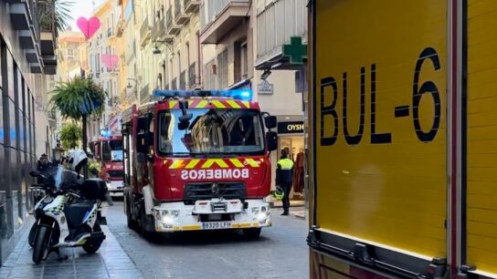 Controlado un incendio en la calle Hileras del centro de Granada