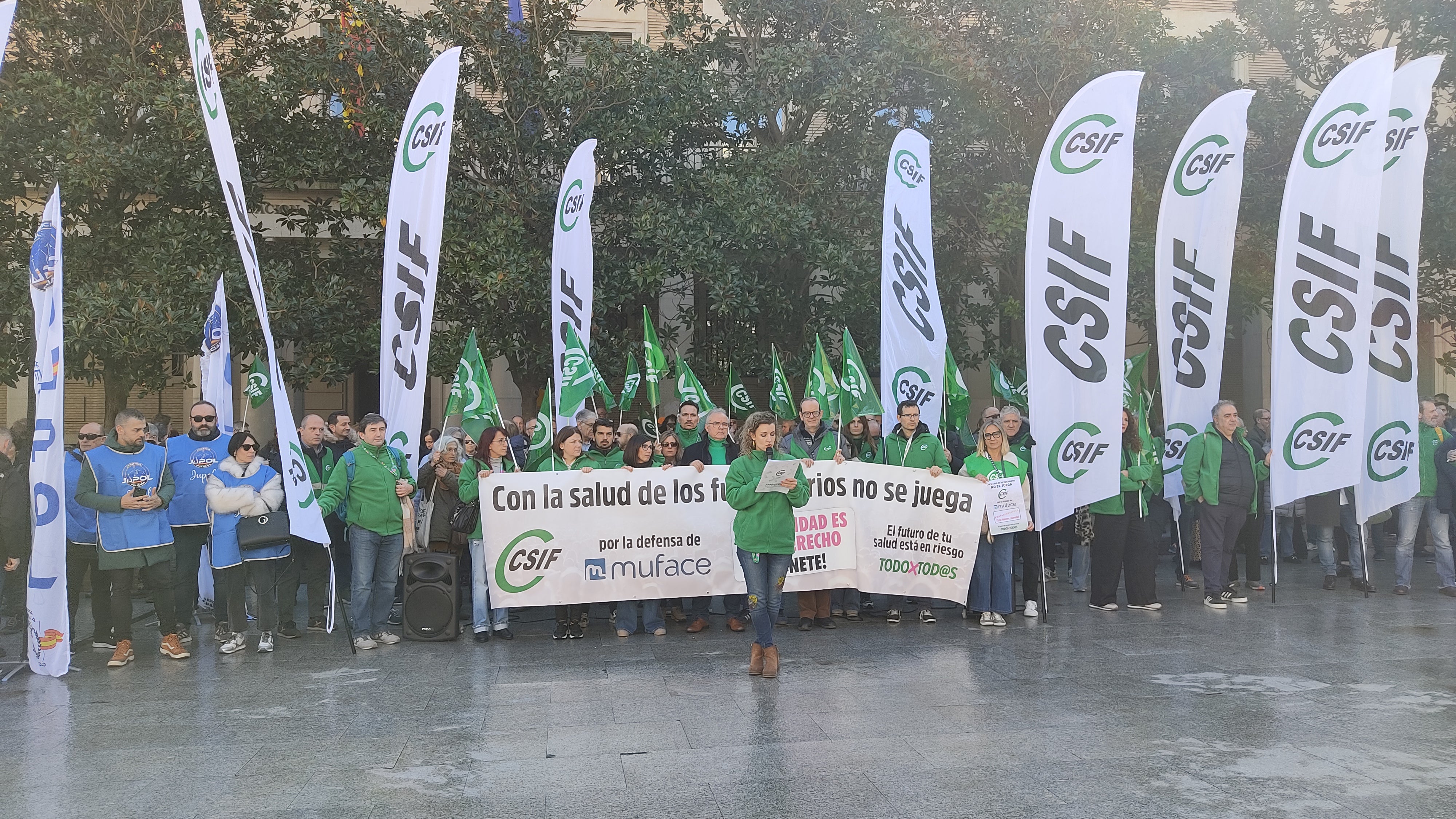 Los sindicatos se concentran a la espera de un acuerdo por Muface Los sindicatos se concentran a la espera de un acuerdo por Muface