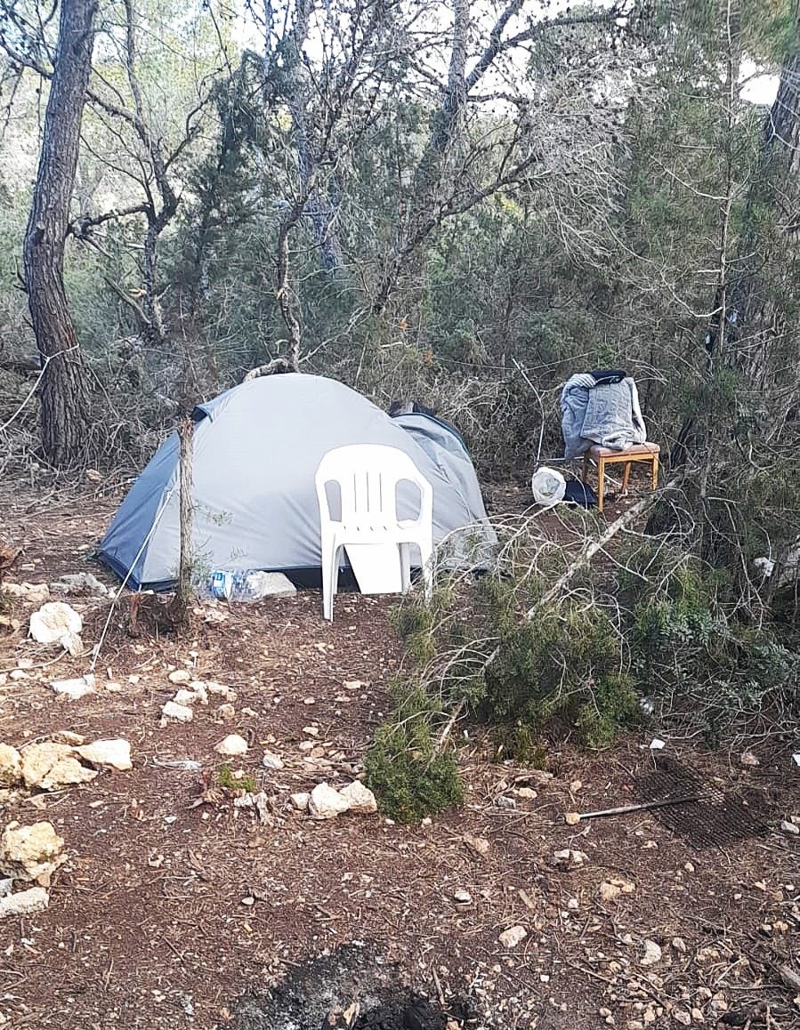 Sant Antoni desmantela cuatro pequeños asentamientos ilegales con cinco toneladas de residuos Sant Antoni desmantela cuatro pequeños asentamientos ilegales con cinco toneladas de residuos