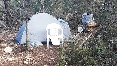 Sant Antoni desmantela cuatro pequeños asentamientos ilegales con cinco toneladas de residuos Sant Antoni desmantela cuatro pequeños asentamientos ilegales con cinco toneladas de residuos