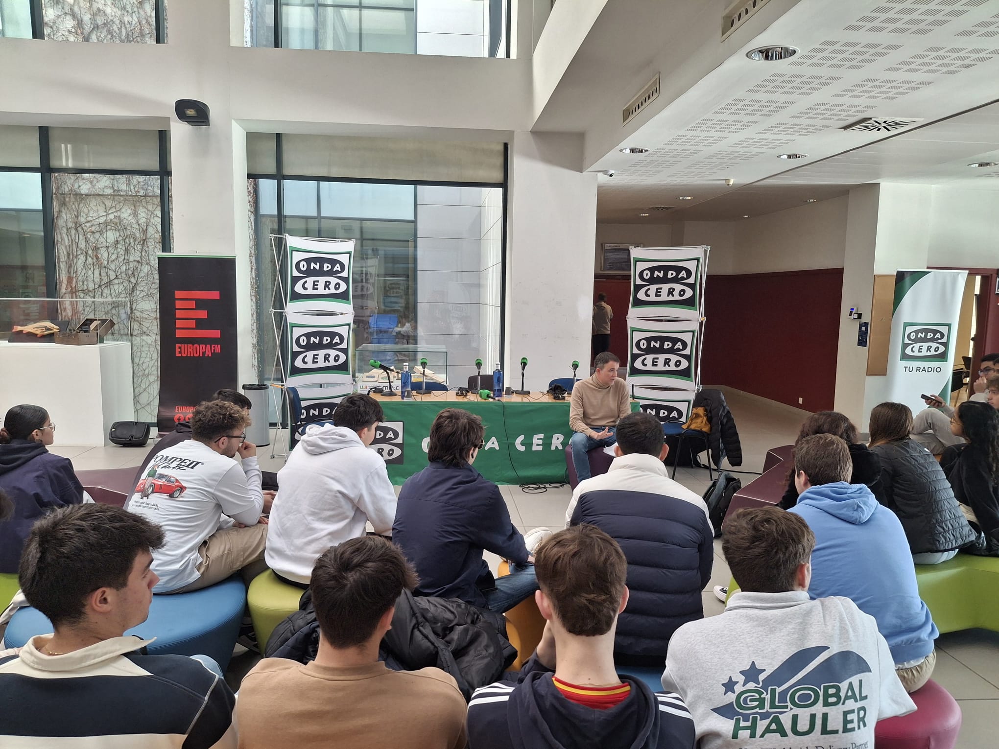 Atresmedia Radio en Castellón celebra el Día Mundial de la radio con el alumnado de periodismo de la UJI Atresmedia Radio en Castellón celebra el Día Mundial de la radio con el alumnado de periodismo de la UJI