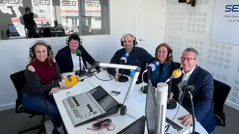 Programa especial con motivos del Día de la Radio. Programa especial con motivos del Día de la Radio.