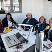 Programa especial con motivos del Día de la Radio.