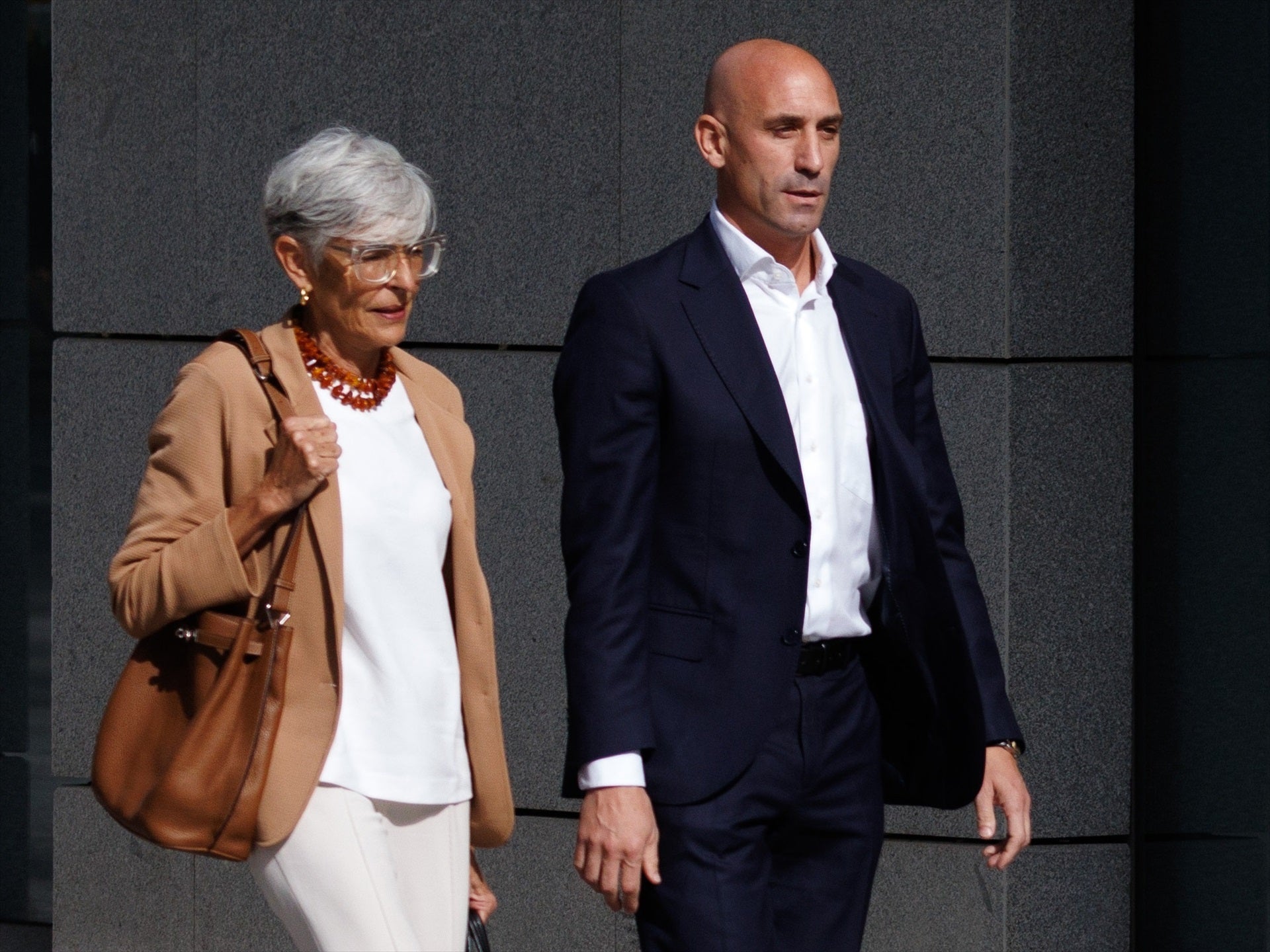 ¿Quién se queda con el dinero de la multa de Rubiales? La cuantía que recibirá Jenni Hermoso ¿Quién se queda con el dinero de la multa de Rubiales? La cuantía que recibirá Jenni Hermoso