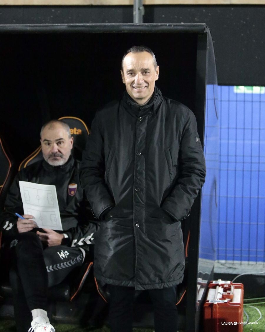 Oltra, técnico del Eldense: "¿Final contra el Deportivo? Ni estaremos salvados ni descendidos después del partido" Oltra, técnico del Eldense: "¿Final contra el Deportivo? Ni estaremos salvados ni descendidos después del partido"