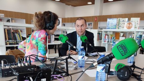 Biblioteca Carmen Martin gaite, Luis Sanchez, Concejal de educaci&oacute;n del ayuntamiento de Salamanca