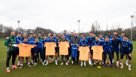 13-2-2025 La plantilla del Real Oviedo dio su apoyo a la Asociacion Galb&aacute;n