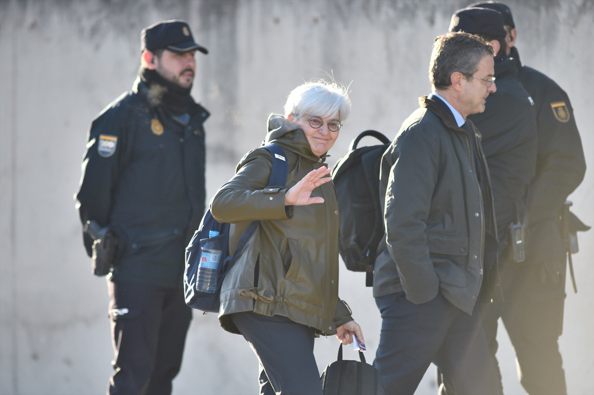 La abogada de Rubiales defiende que Jenni Hermoso dijo "pues vale" al beso y eso valida el consentimiento La abogada de Rubiales defiende que Jenni Hermoso dijo "pues vale" al beso y eso valida el consentimiento