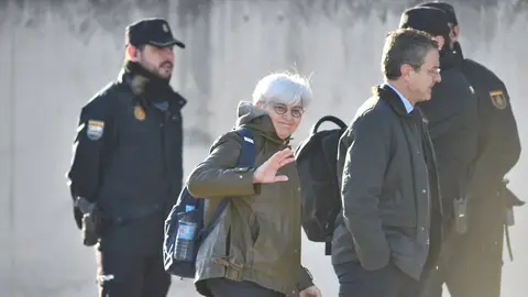 La abogada de Rubiales defiende que Jenni Hermoso dijo "pues vale" al beso y eso valida el consentimiento La abogada de Rubiales defiende que Jenni Hermoso dijo "pues vale" al beso y eso valida el consentimiento