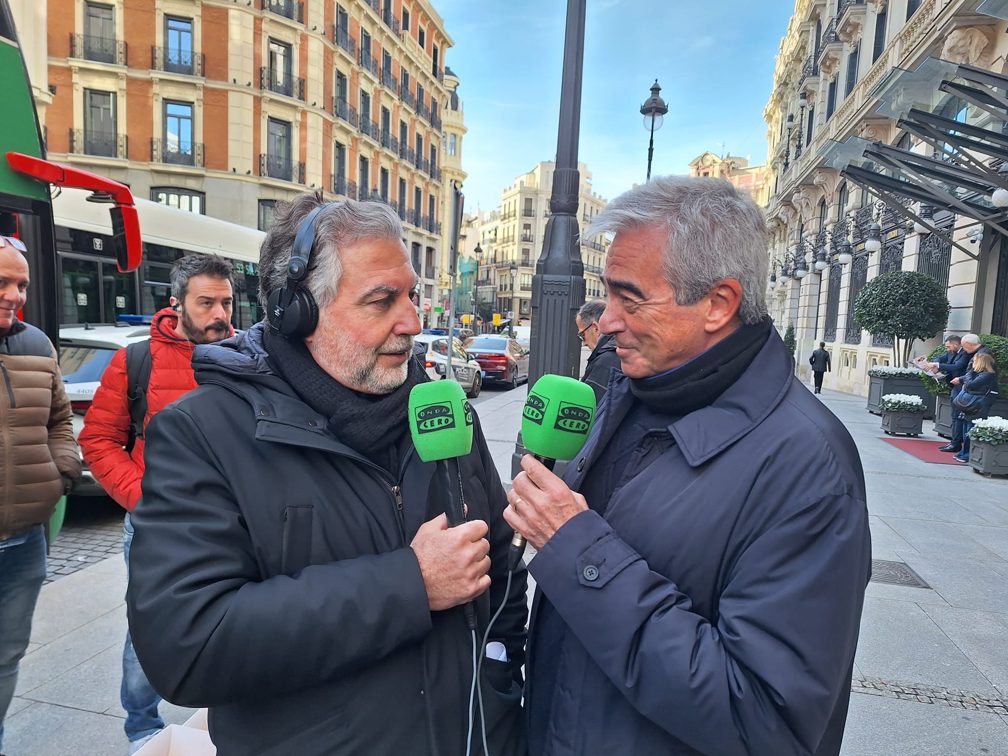 Carlos Alsina y Carles Francino en el programa especial del día de la radio Carlos Alsina y Carles Francino en el programa especial del día de la radio