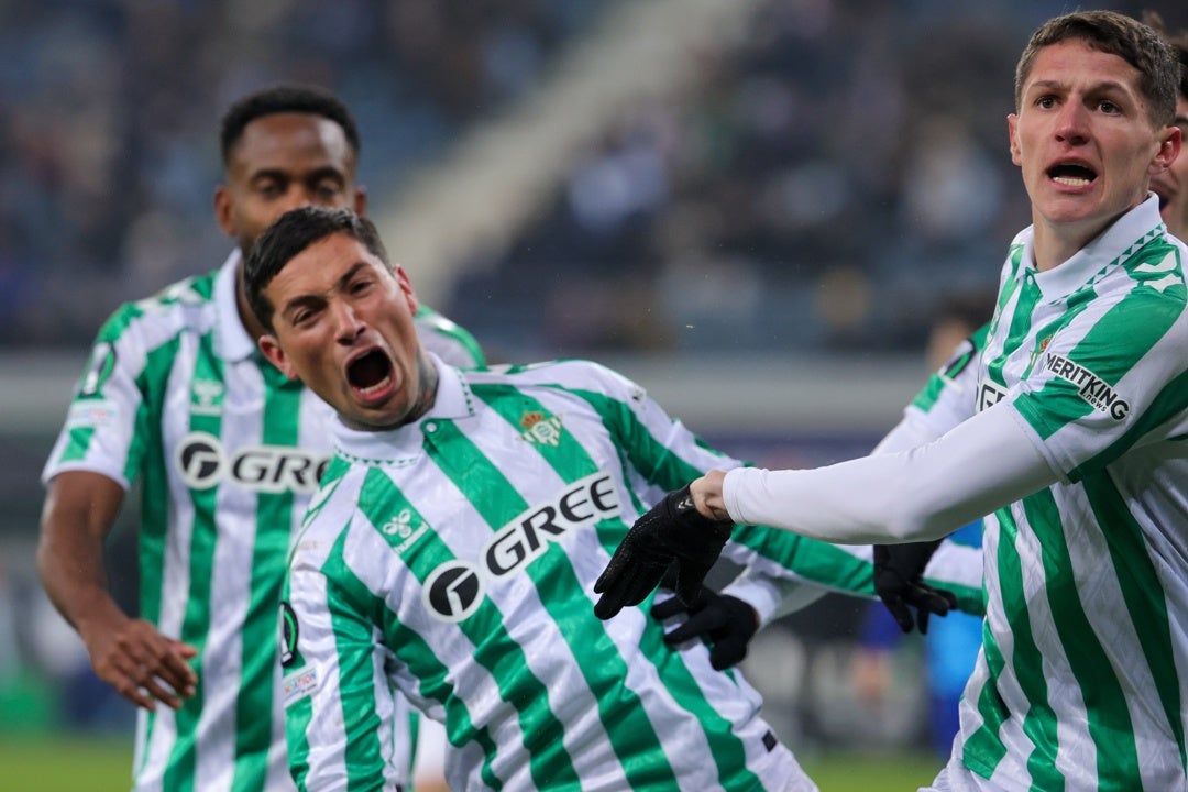 El Betis golea al Gante camino de los octavos El Betis golea al Gante camino de los octavos