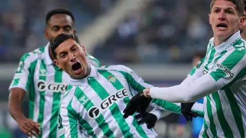 El Betis golea al Gante camino de los octavos El Betis golea al Gante camino de los octavos