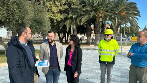 El subdelegado del Gobierno, Juan Antonio Nieves, recibe explicaciones sobre la obra El subdelegado del Gobierno, Juan Antonio Nieves, recibe explicaciones sobre la obra