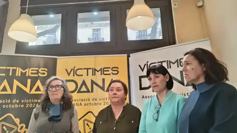 Cuatro de las integrantes de l'Associació de víctimes de la DANA octubre 2024. Cuatro de las integrantes de l'Associació de víctimes de la DANA octubre 2024.