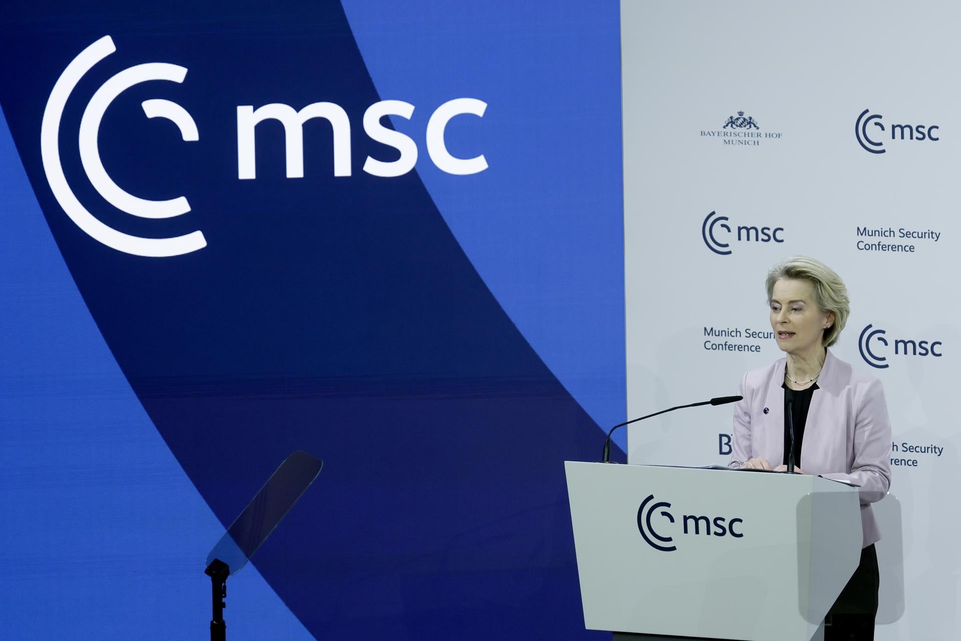 Von der Leyen abre la puerta de la UE a Ucrania mientras Rute cierra la de la OTAN Von der Leyen abre la puerta de la UE a Ucrania mientras Rute cierra la de la OTAN