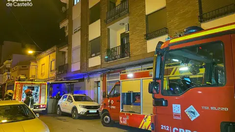 Una persona ha fallecido tras incendiarse una vivienda de un edificio de cuatro alturas en Onda Una persona ha fallecido tras incendiarse una vivienda de un edificio de cuatro alturas en Onda