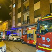 Una persona ha fallecido tras incendiarse una vivienda de un edificio de cuatro alturas en Onda