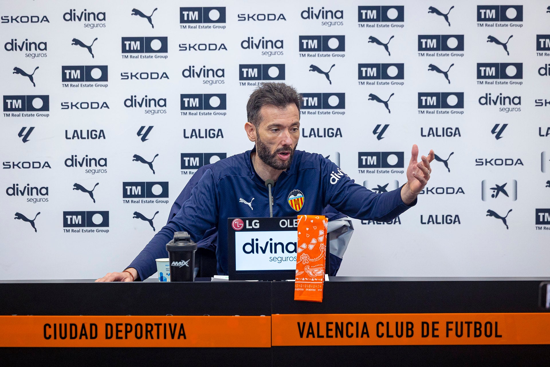 Corberán: "El Valencia CF está en ese volver a esa esencia y a esa grandeza que representa" Corberán: "El Valencia CF está en ese volver a esa esencia y a esa grandeza que representa"