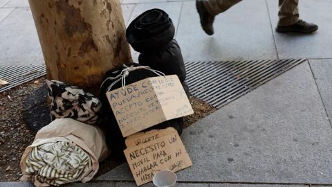 Imagen de enseres de una persona sin hogar