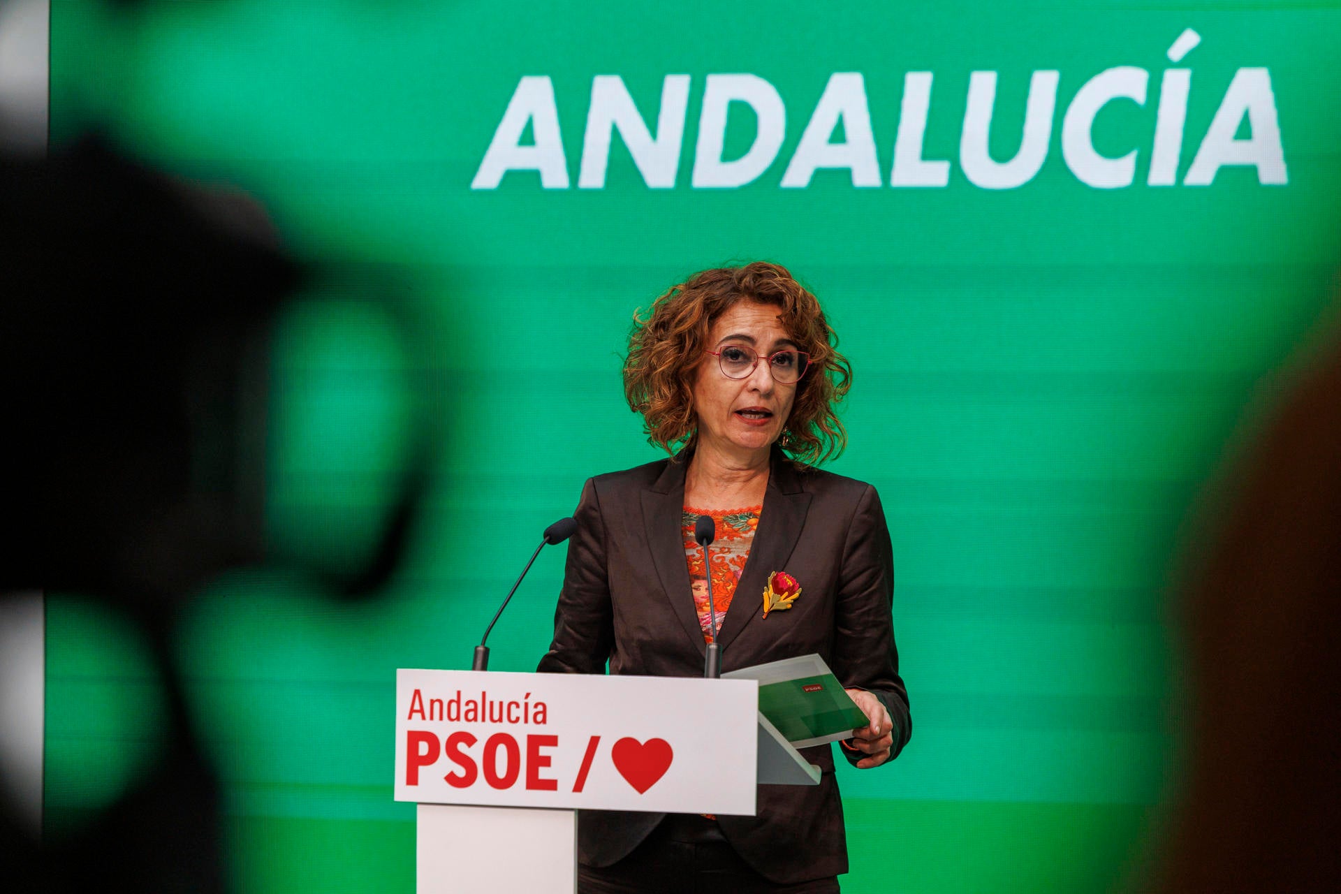 Montero reactiva su batalla con Díaz por la tributación del SMI: "Hay que huir de populismos" Montero reactiva su batalla con Díaz por la tributación del SMI: "Hay que huir de populismos"