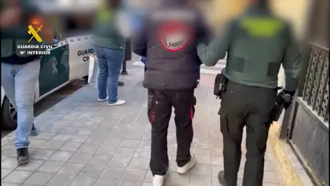 Detenido un hombre en Alicante por ciberacoso sexual a dos adolescentes de Badajoz y Gran Canaria Detenido un hombre en Alicante por ciberacoso sexual a dos adolescentes de Badajoz y Gran Canaria