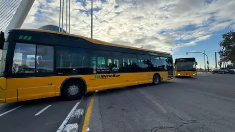 La Generalitat pone en marcha tres nuevas líneas de autobús del corredor sur metropolitano de València La Generalitat pone en marcha tres nuevas líneas de autobús del corredor sur metropolitano de València