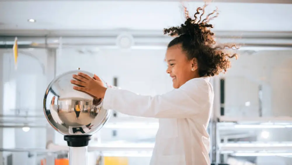 Experimenta la electricidad estática en el módulo del Museo Didáctico e Interactivo de la Vega Baja Experimenta la electricidad estática en el módulo del Museo Didáctico e Interactivo de la Vega Baja