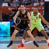 El Tenerife noquea a un Barcelona que agrava su crisis