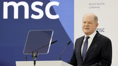 El canciller alemán, Olaf Scholz, habla durante la 61ª Conferencia de Seguridad de Múnich (MSC), en Múnich Scholz, a Vance: "No aceptaremos intromisiones en la democracia"