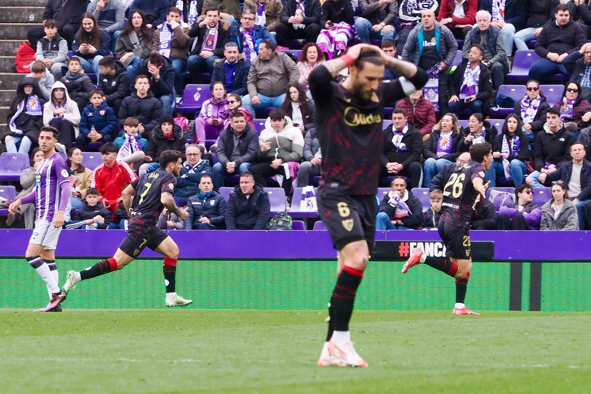 El Sevilla hunde a un Valladolid sin alma El Sevilla hunde a un Valladolid sin alma