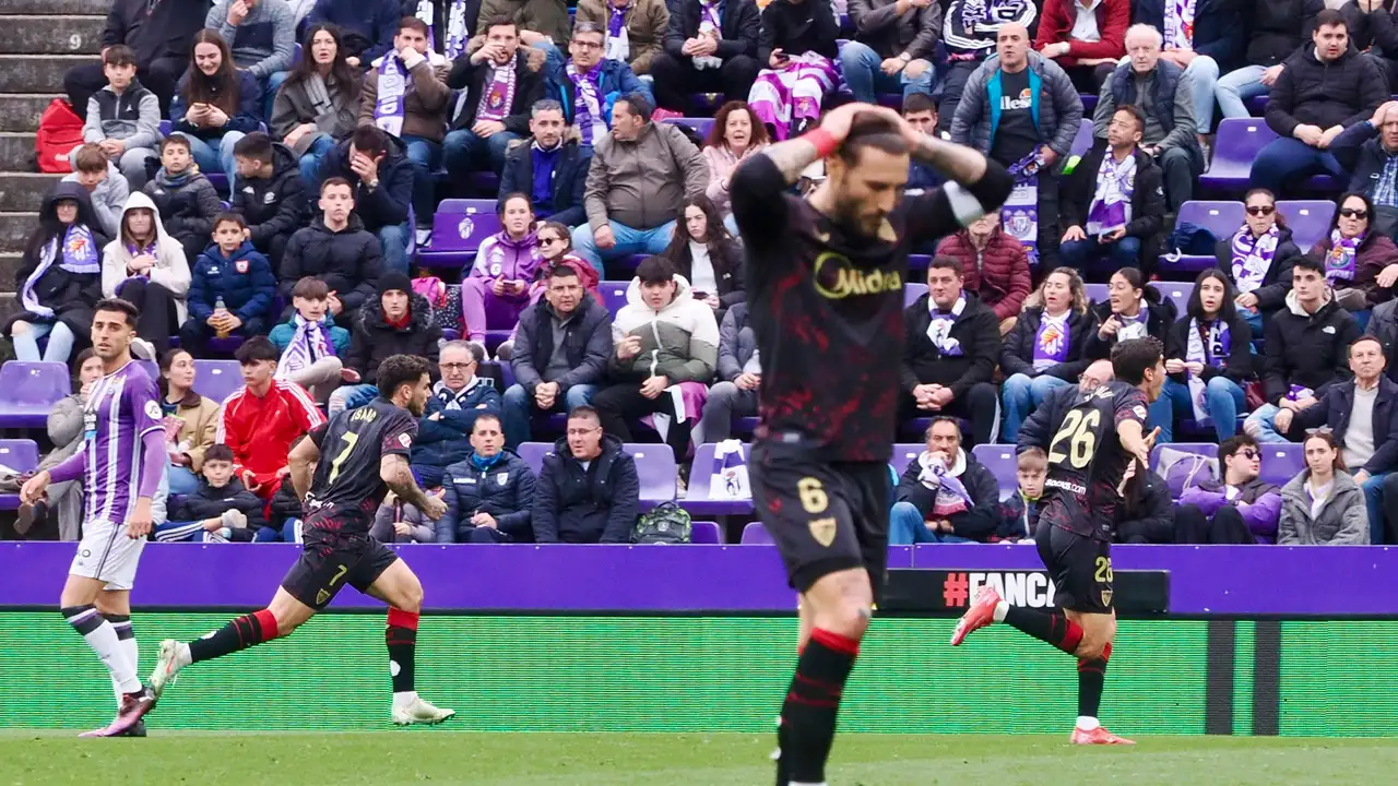 El delantero del Sevilla Juan Luis Sánchez celebra su gol contra el Valladolid El delantero del Sevilla Juan Luis Sánchez celebra su gol contra el Valladolid
