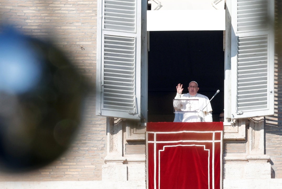 El Papa agradece a los médicos su trato con él: "Realizan un trabajo valioso y muy agotador" El Papa agradece a los médicos su trato con él: "Realizan un trabajo valioso y muy agotador"