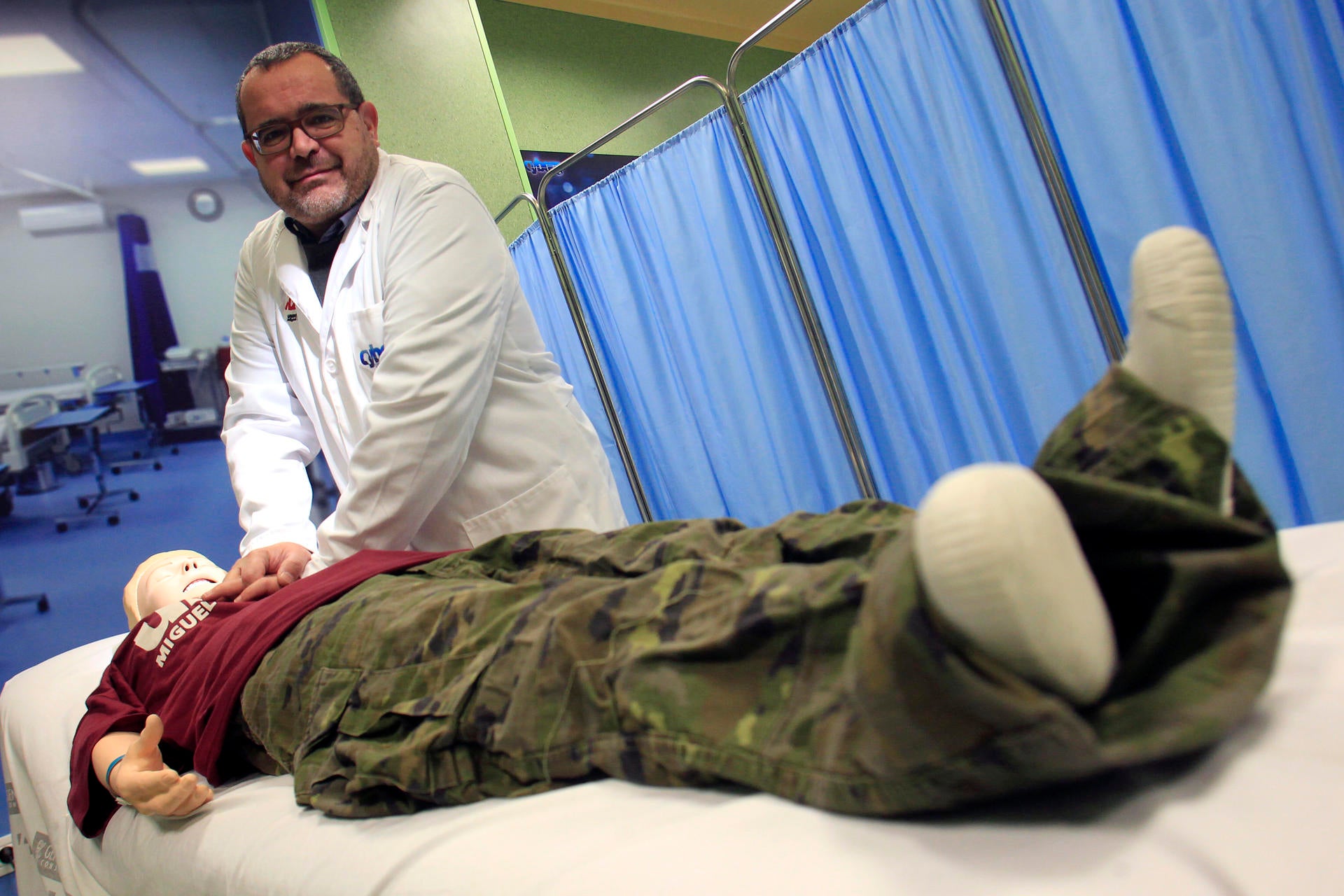 Docentes de la UMH de Elche forman a ‘boinas verdes’ del Ejército para atender heridas por disparo, explosión o accidente Docentes de la UMH de Elche forman a ‘boinas verdes’ del Ejército para atender heridas por disparo, explosión o accidente