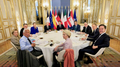 L&iacute;deres europeos reunidos durante la cumbre en Par&iacute;s 