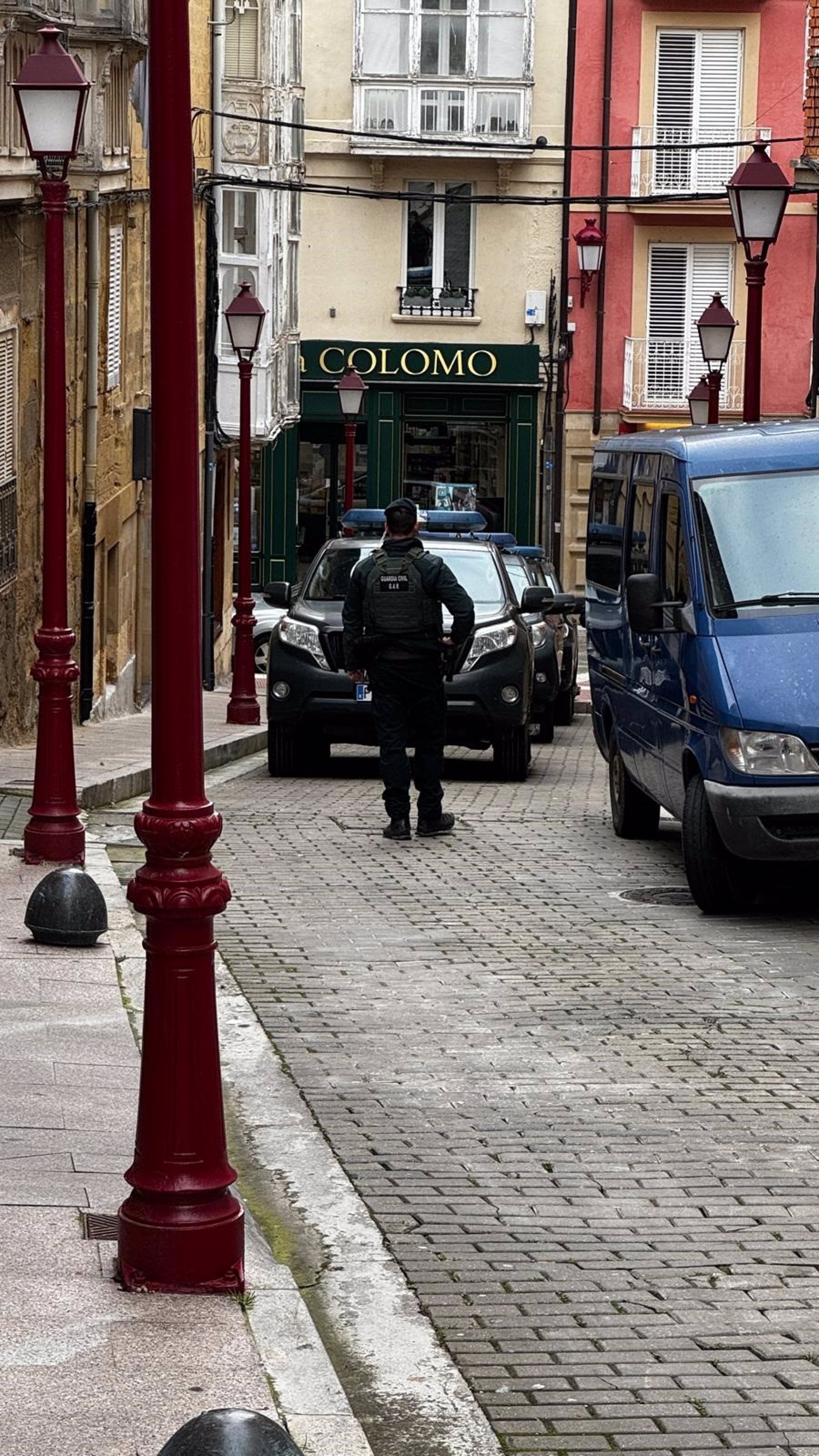 Un centenar de agentes de la Guardia Civil desarrolla un operativo en Haro que se salda con al menos 3 detenidos Un centenar de agentes de la Guardia Civil desarrolla un operativo en Haro que se salda con al menos 3 detenidos
