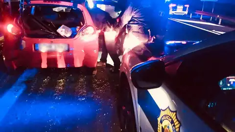 Vehículo que conducía la mujer detenida. Vehículo que conducía la mujer detenida.