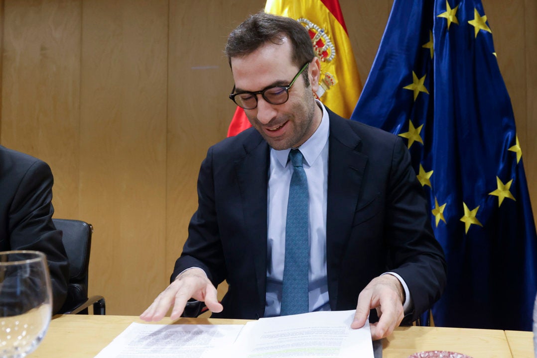 España vendió en el exterior casi 384.500 millones de euros el año pasado España vendió en el exterior casi 384.500 millones de euros el año pasado