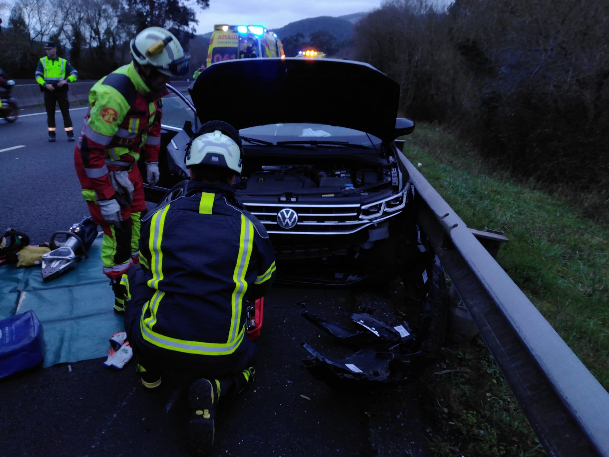 Herido un conductor tras colisionar con un camión en la A-8 a la altura de Liendo Herido un conductor tras colisionar con un camión en la A-8 a la altura de Liendo