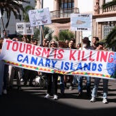 Manifestación del 16 de febrero de 2025 en Santa Cruz de Tenerife en contra del turismo de masas